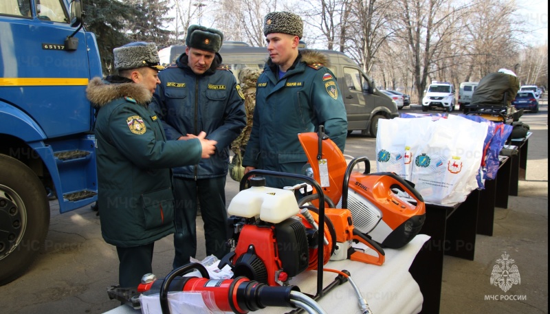 Нижегородские спасатели доставили коллегам из Харцызска ДНР партию гуманитарной помощи и стройматериалы