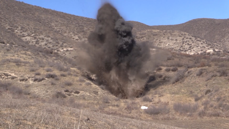 Пиротехниками МЧС России в Нагорном Карабахе обнаружено почти 15,5 тысяч боеприпасов