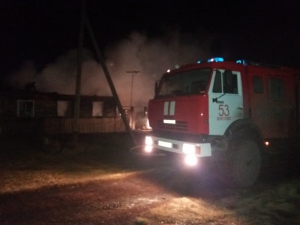 За сутки пожарные ликвидировали два бытовых пожара, на которых погибли четыре человека