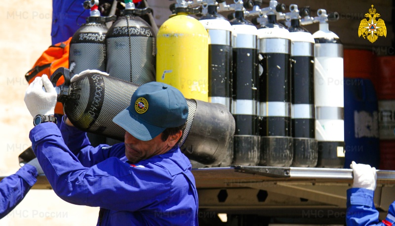 Отряд Центроспаса и Севастопольского главка МЧС России готов начать работу по поиску взрывоопасных объектов в бухте Гильзовая