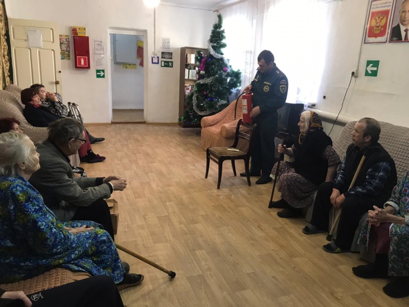 Инспекторы госпожнадзора проводят профилактические мероприятия в социальных учреждениях республики