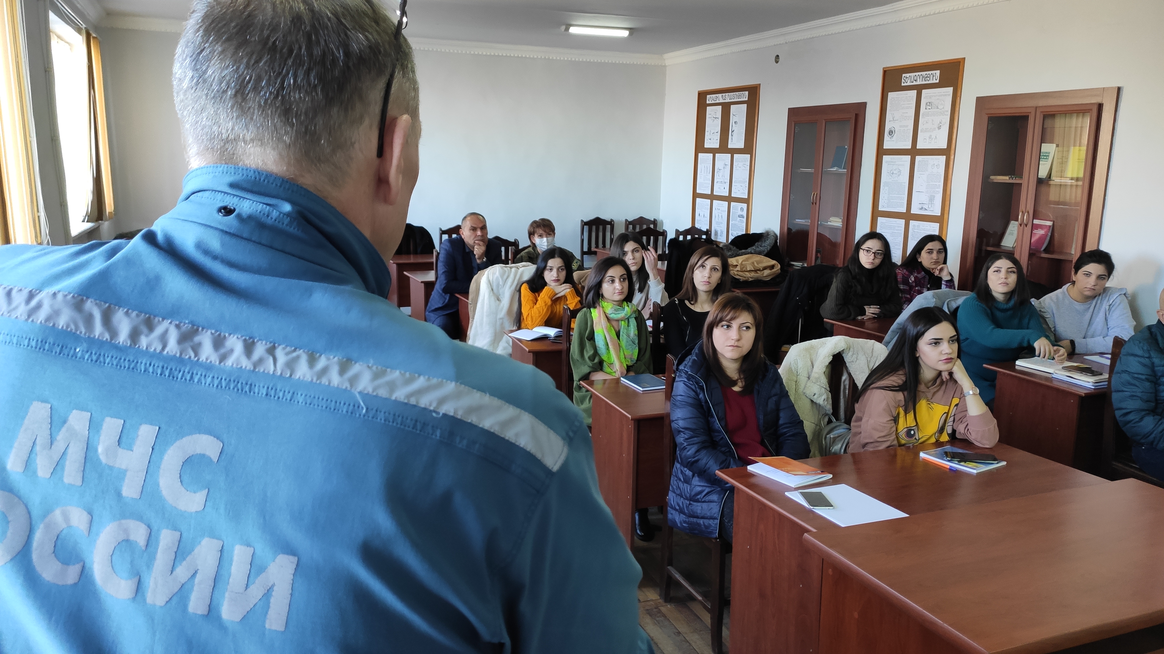 Психологи МЧС России продолжают оказывать помощь населению Нагорного Карабаха