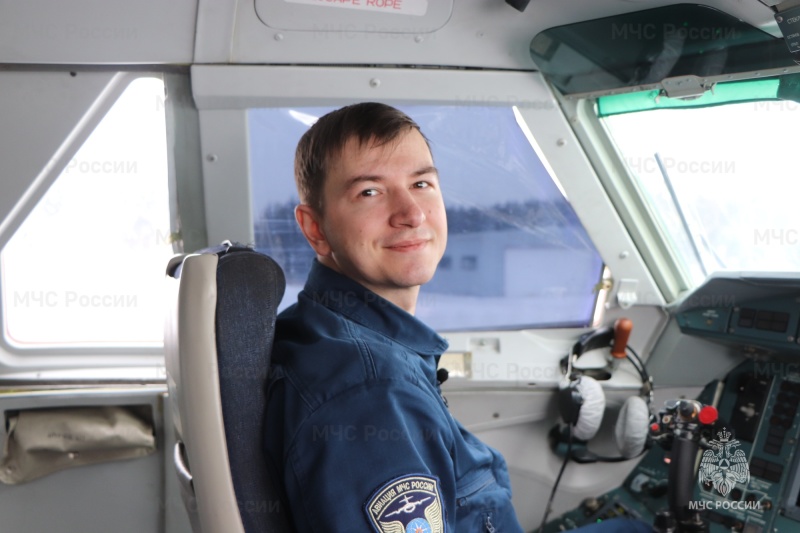 В МЧС России определили лучшего летчика-спасателя самолета