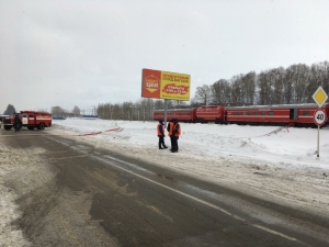В Новосибирской области задействовали пожарный поезд для тушения огня в магазине (фото)