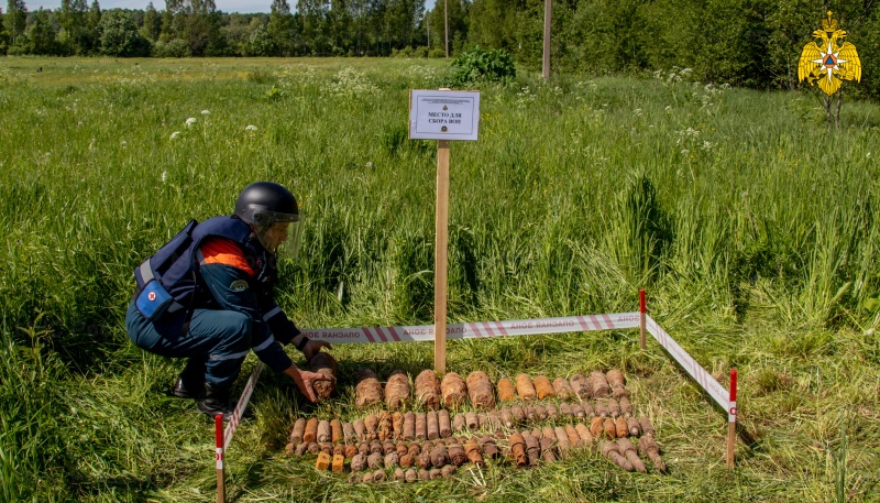 Пиротехники МЧС России приступили к уничтожению боеприпасов в Тверской области (видео)