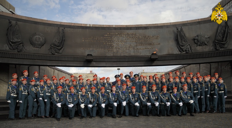 Кадеты Санкт-Петербургского университета ГПС МЧС России провели последний звонок (видео)