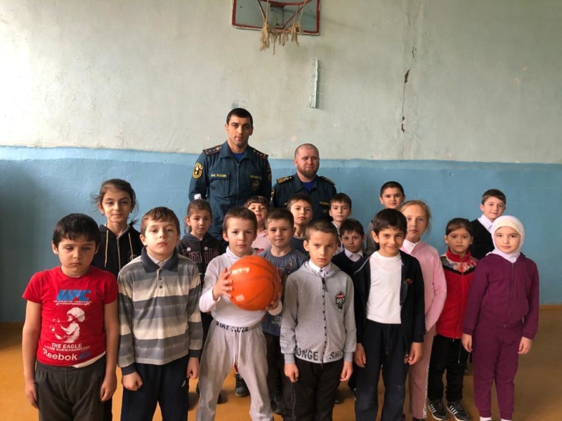 В Чонтааульской средней школе прошло мероприятие, приуроченное к 30-летию МЧС России