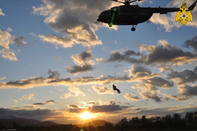 Совместные десантные спуски провели сотрудники поисково-спасательных отрядов МЧС