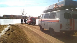 Спасатели в круглосуточном режиме дежурят на временных спасательных постах (фото)