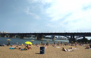 Черные шары на пляжах напомнят новосибирцам о риске погибнуть на воде