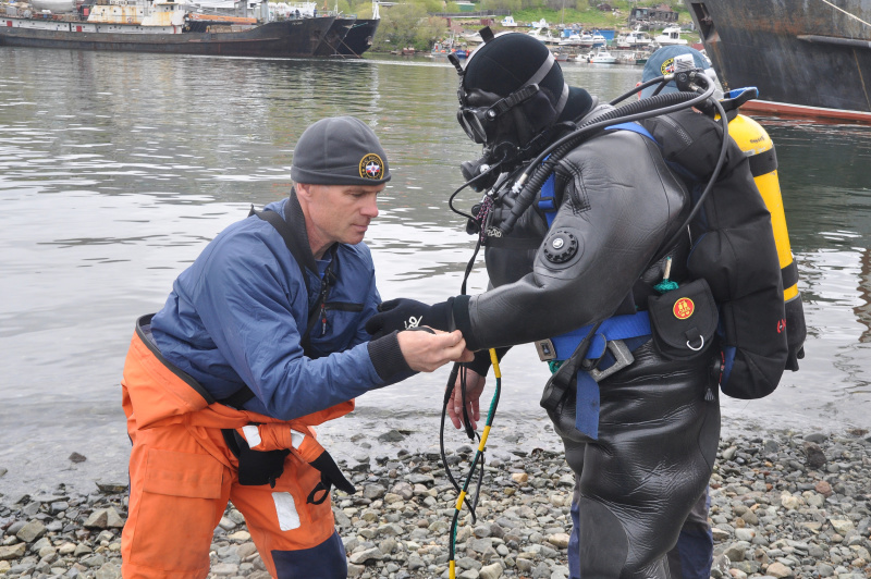 Камчатские водолазы МЧС пять дней провели в водах Авачинской губы