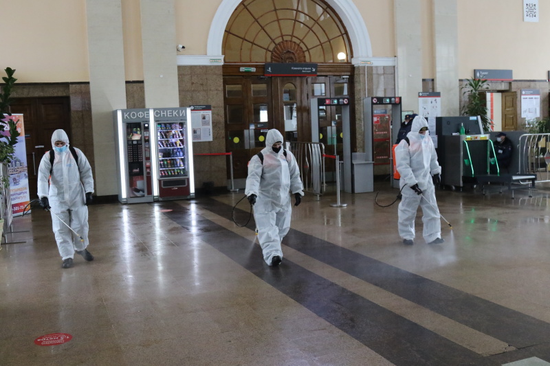 Тульские спасатели продолжают дезинфекцию мест массового пребывания людей