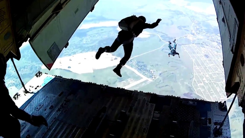 Совместные тренировки летных экипажей  и спасателей МЧС России проходят в Московской области