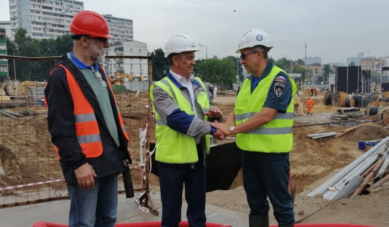 Представители МЧС России осмотрели ход строительства станции «Давыдково», посвященной МЧС России