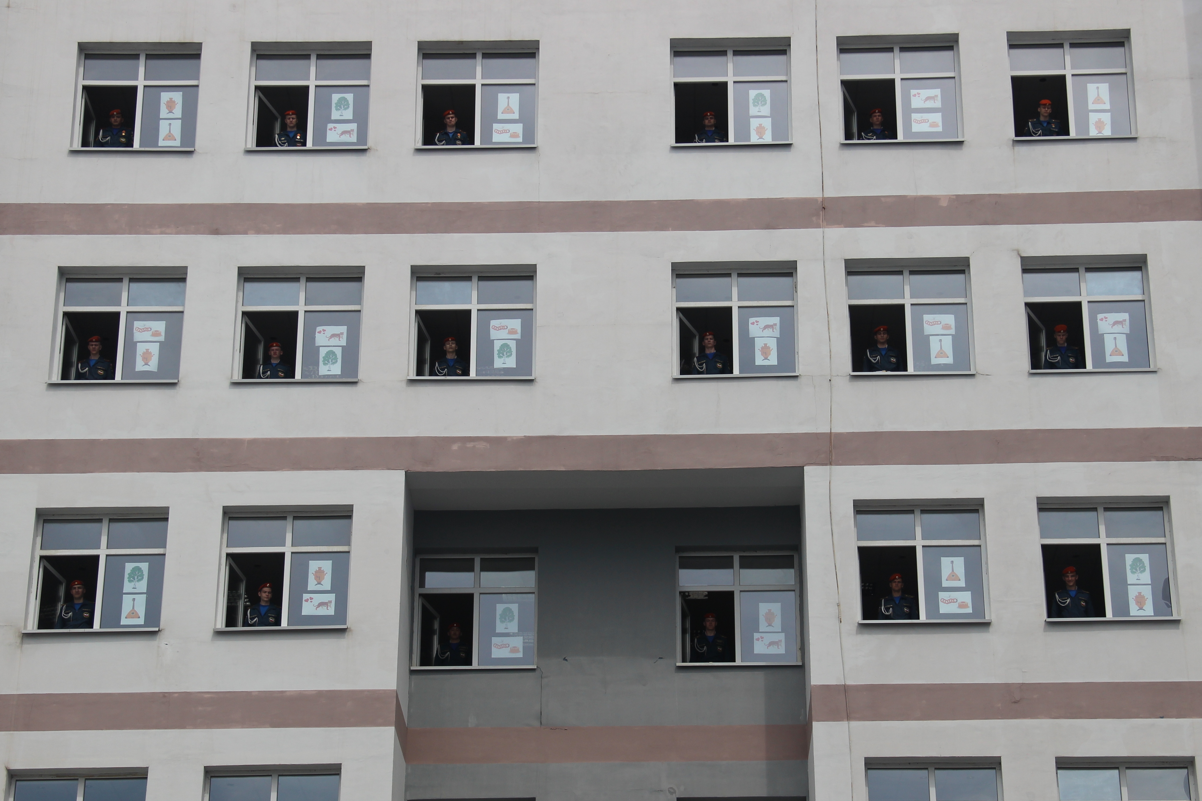 Личный состав Уральского института ГПС МЧС России присоединился к всероссийской акции «Окна России»