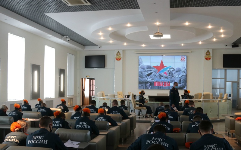 Более 1500 сотрудников МЧС России приняли участие в «Диктанте Победы» (видео)