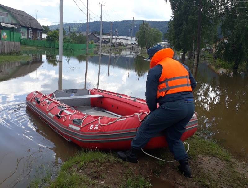 МЧС России продолжает  работы в центральных и южных районах Красноярского края для стабилизации паводковой обстановки