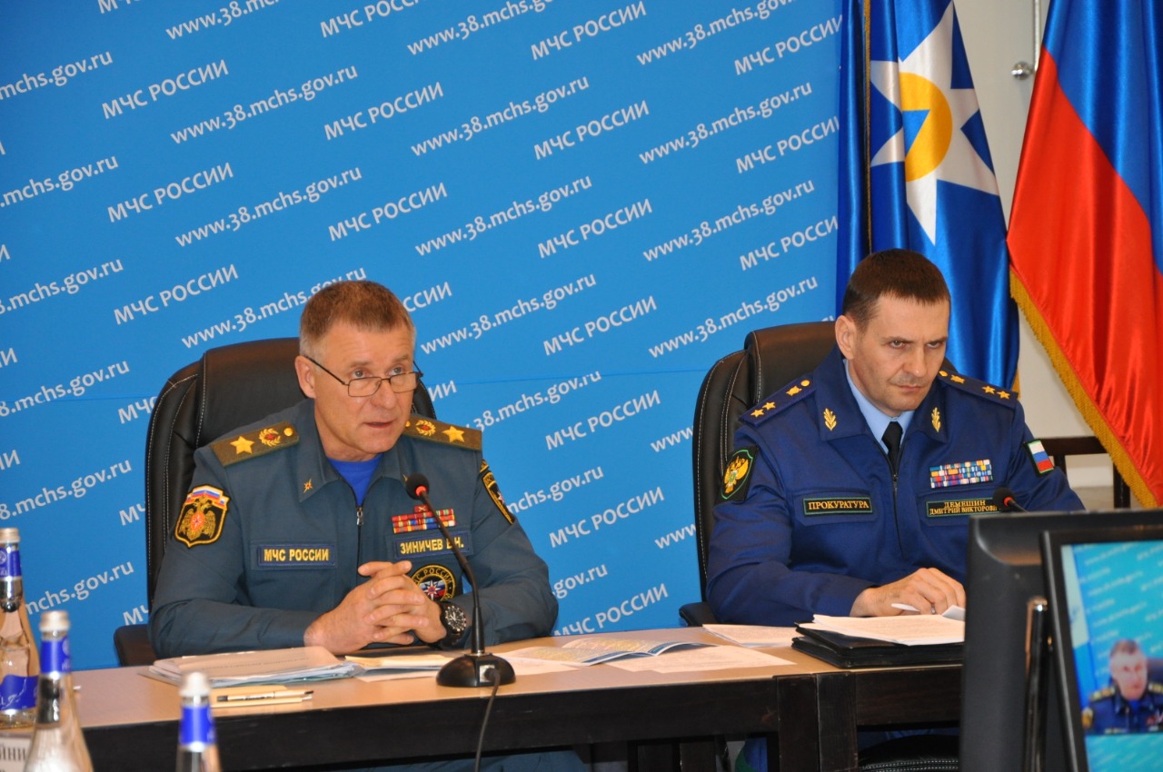 Глава МЧС России Евгений Зиничев призвал усилить работу с населением по неукоснительному соблюдению требований противопожарного режима