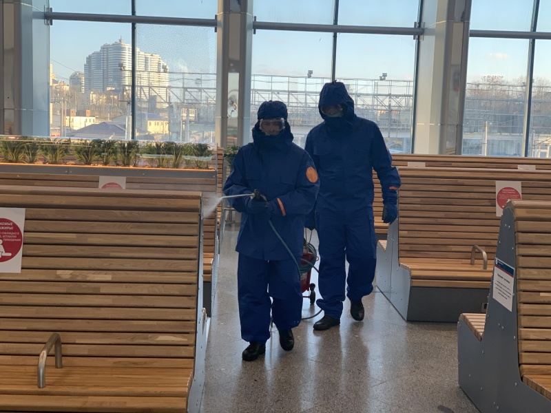 Подразделения МЧС России продолжают дезинфицировать социально значимые объекты в регионах страны