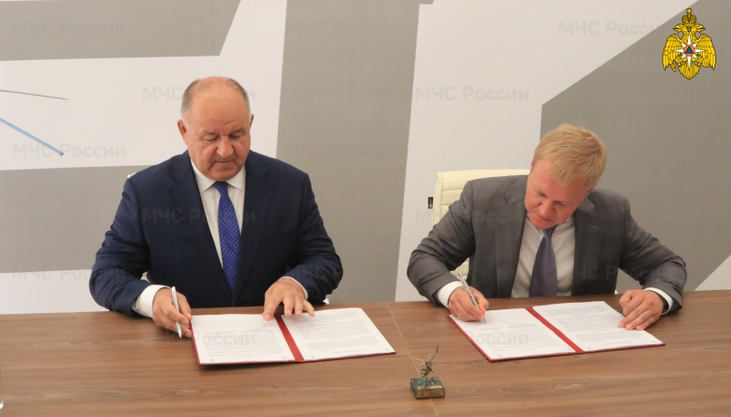 МЧС России планирует оснастить спасательные подразделения Арктики новой авиатехникой