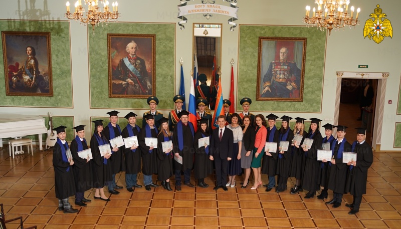 В Санкт-Петербургском университете МЧС России состоялся выпуск магистров заочной формы обучения