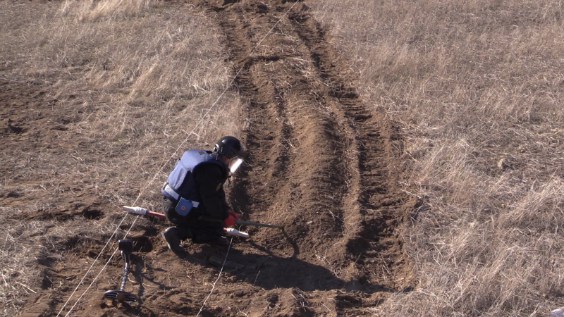 Пиротехниками МЧС России обнаружено свыше 13,5 тысяч боеприпасов в Аскеранском районе Нагорного Карабаха