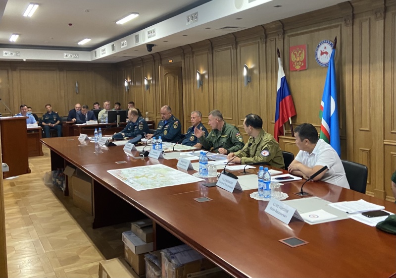 Представители Правкомиссии по ликвидации ЧС оценили защиту от огня населенных пунктов Намского района Якутии