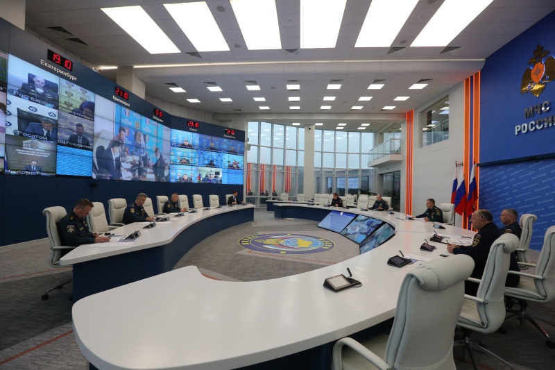 Глава МЧС России Евгений Зиничев вылетает в район ЧС в Норильске