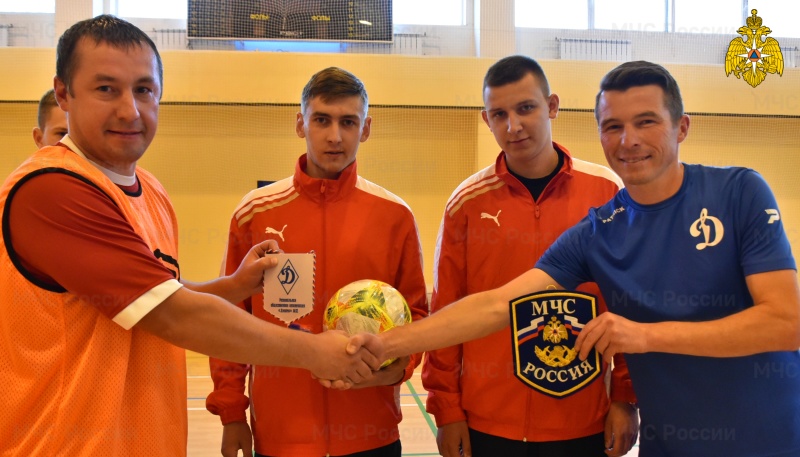 Товарищеский матч по мини-футболу прошел между командами МЧС России и ФСИН России