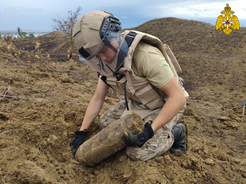 Пиротехники МЧС России обнаружили более 2,3 тысяч взрывоопасных предметов в Республике Крым и Тверской области