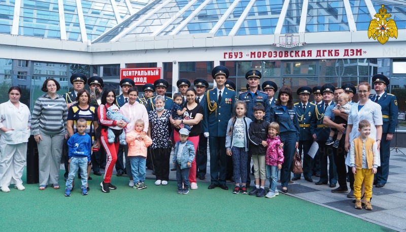 Оркестр МЧС России выступил для пациентов Морозовской детской больницы