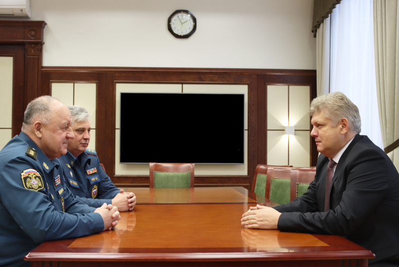 Заместитель Министра МЧС России Виктор Яцуценко посетил с рабочим визитом Сибирский федеральный округ