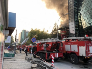 Локализован крупный пожар в центре Новосибирска. Специалисты МЧС России не допустили перехода огня на соседние строения (фото)