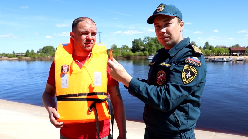 Инспекторы ГИМС МЧС России патрулируют водоемы с участием сельских старост