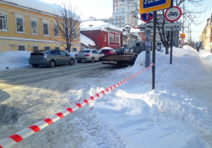 Осторожно! Возможен сход снега с крыш и падение сосулек.