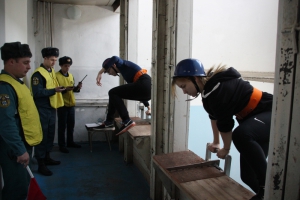 Кубок по пожарно-спасательному спорту памяти известного спортсмена прошел в Новосибирске (фото)