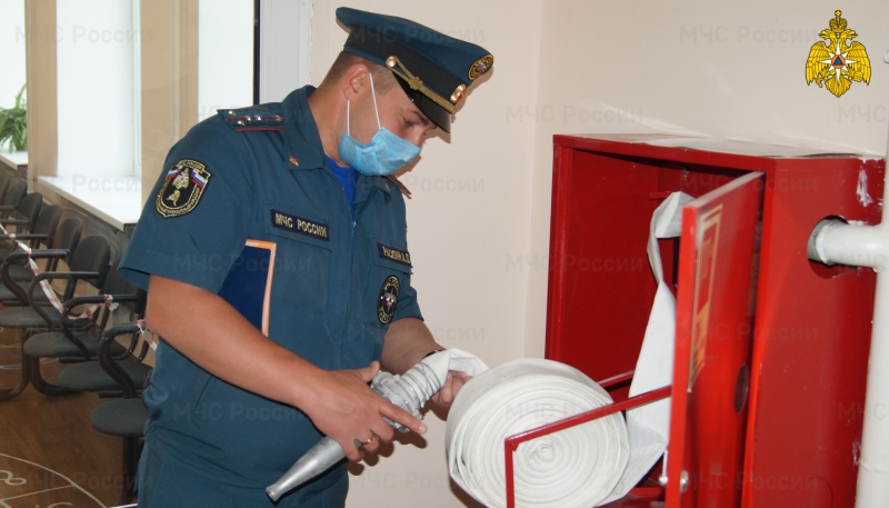 МЧС России участвует в обеспечении безопасности в местах голосования
