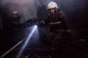 Причиной трагического пожара в Убинском районе могло стать короткое замыкание электрооборудования