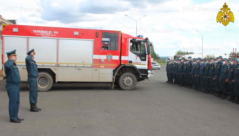 В Томске в торжественной обстановке встретили спасателей, участвовавших в ликвидации природных пожаров