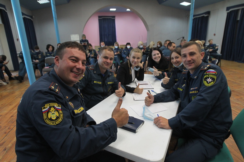 Заместитель Министра МЧС России Анатолий Супруновский провел интеллектуальную игру с пиар-специалистами ведомства