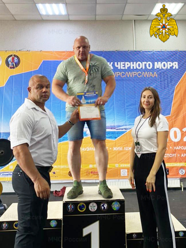 Сотрудник Краснодарского МЧС России завоевал звание элиты по пауэрлифтингу