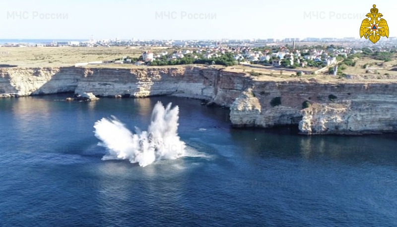 Сотрудники Севастопольского Спецотряда МЧС России отметили 10-летие своего подразделения уничтожением немецких глубинных бомб (видео)