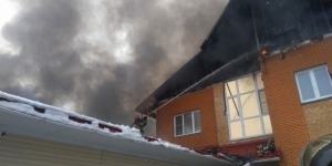 Стянули силы из разных районов города: в поселке Красный Яр локализовали крупный пожар в садовом обществе 