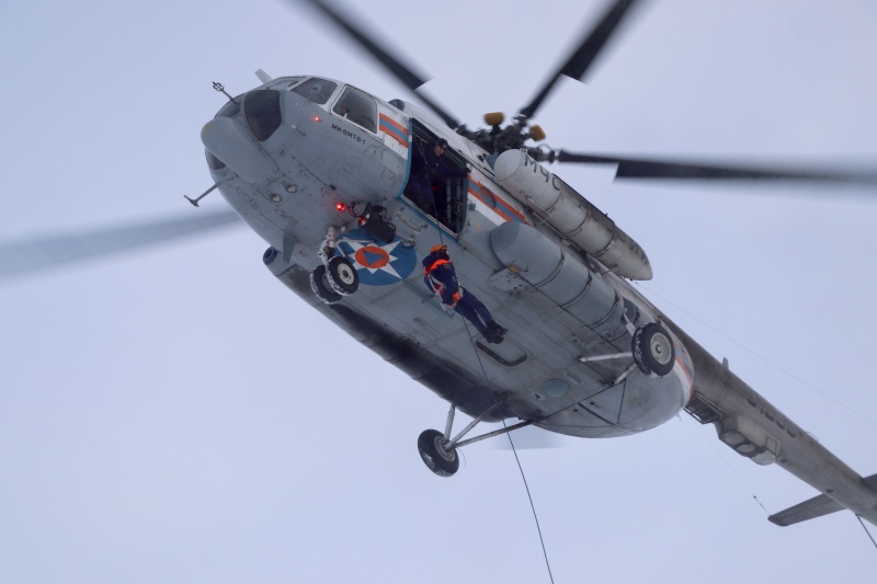 Тренировку по беспарашютному десантированию провели спасатели МЧС России в Якутии