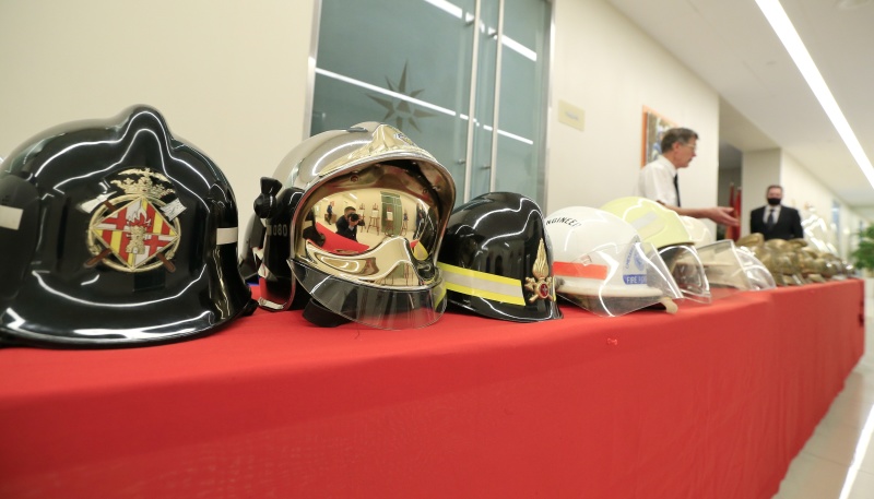 Историческая экспозиция пожарных касок разместилась в МЧС России