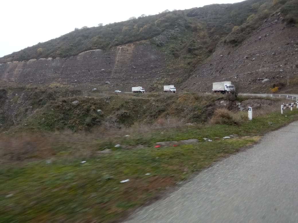 Первая колонна МЧС России с гуманитарной помощью прибыла в Степанакерт