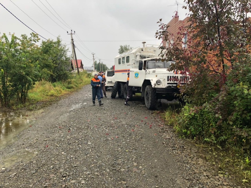 Спасатели МЧС России продолжают оказывать помощь населению подтопленных территорий