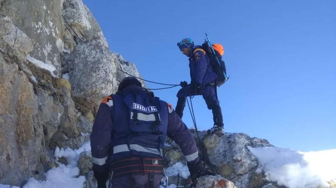 Спасателям Ингушетии вручили удостоверения о выполнении норматива — значок «Альпинист России»