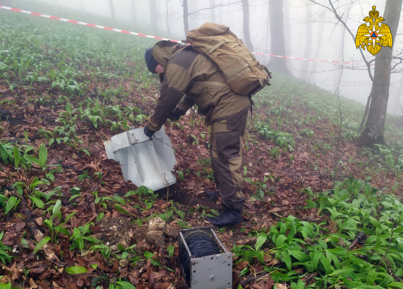 Чеченские спасатели обезвредили в горах две авиабомбы