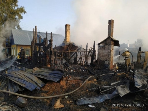 Дознаватели устанавливают причину пожара в Новосибирске (фото)